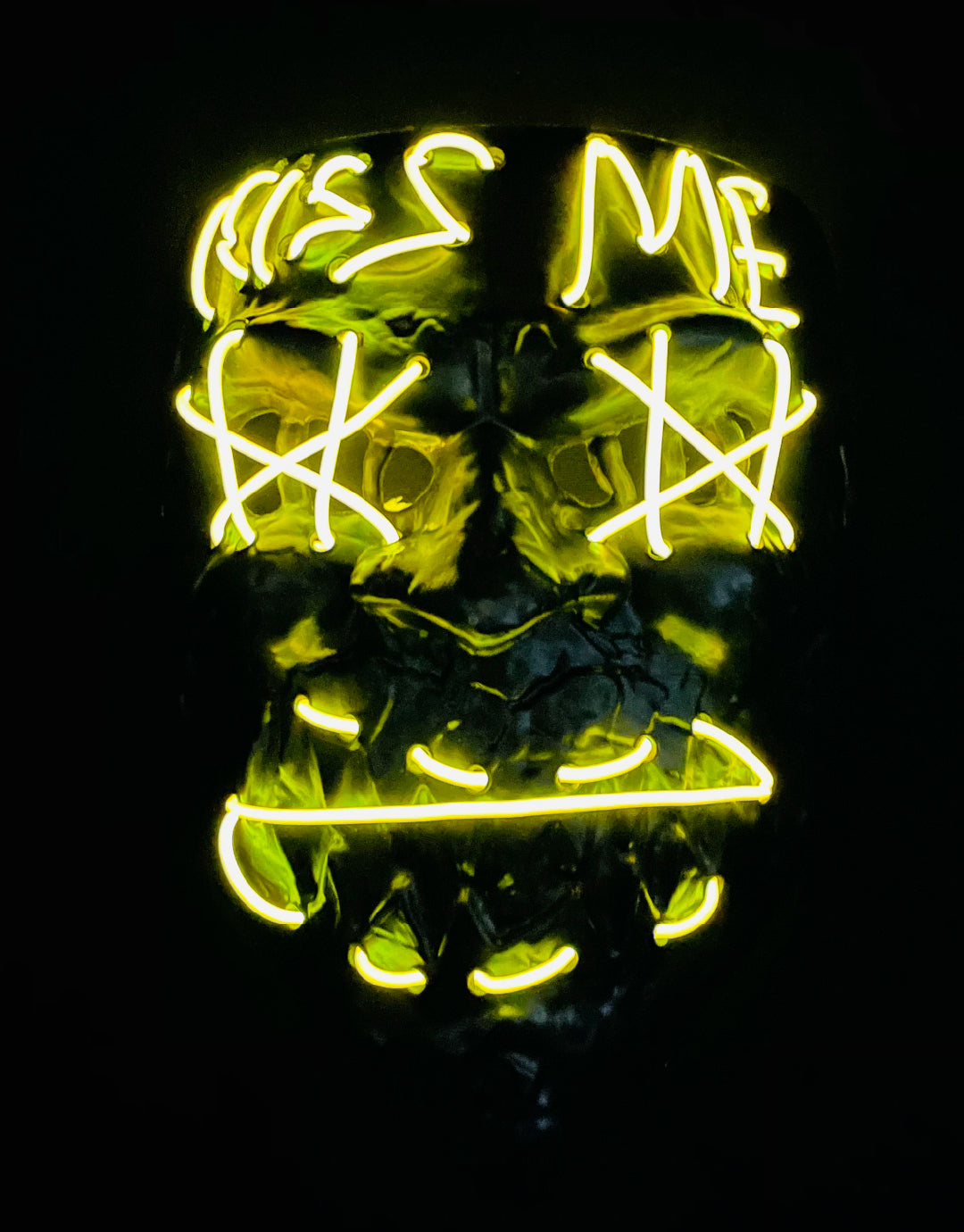 MÁSCARA KISS ME NEGRA LED